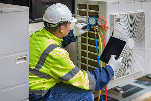 Professional Hvac Installation technician working in Amazonia, MO